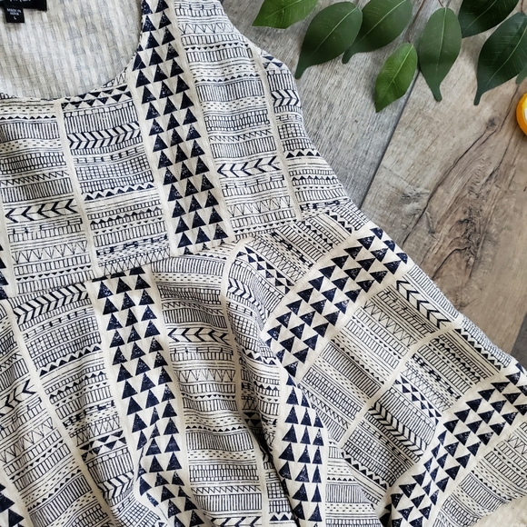 Aztec Peplum Top L - Picture 3 of 4